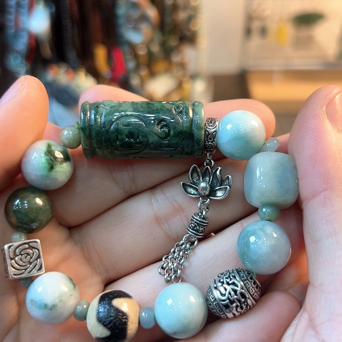 翡翠颈饰未镶嵌手串