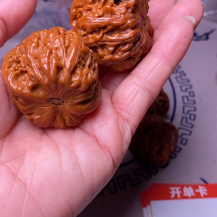 H***曹文玩核桃吊坠粗筋