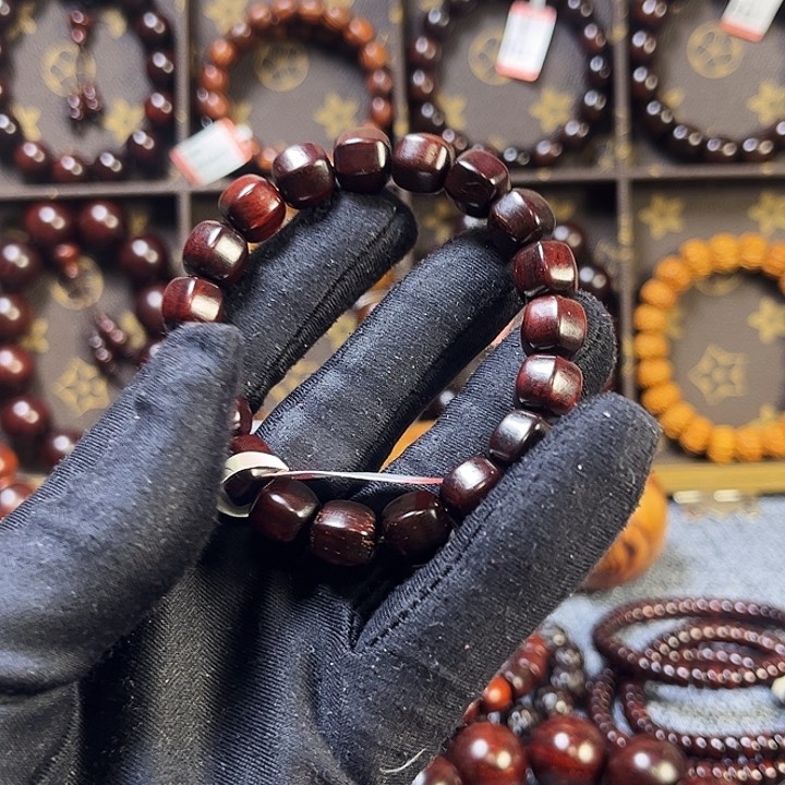 檀香紫檀（小叶紫檀）草**月灯笼珠串