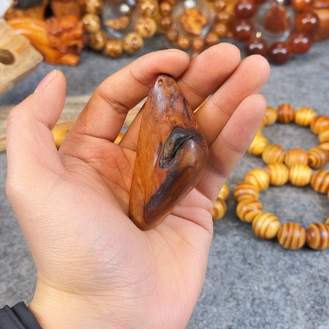 柏木（崖柏）精品卡包石把件