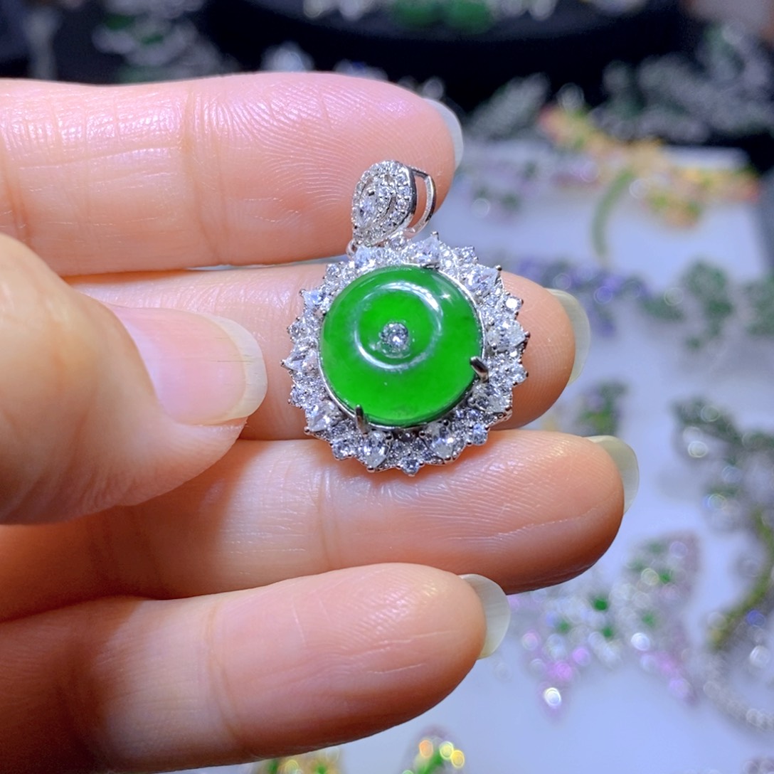 翡翠颈饰银S925镶嵌天然翡翠