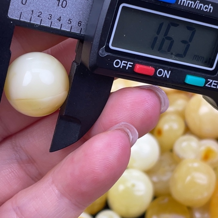 蜜蜡未镶嵌裸石413