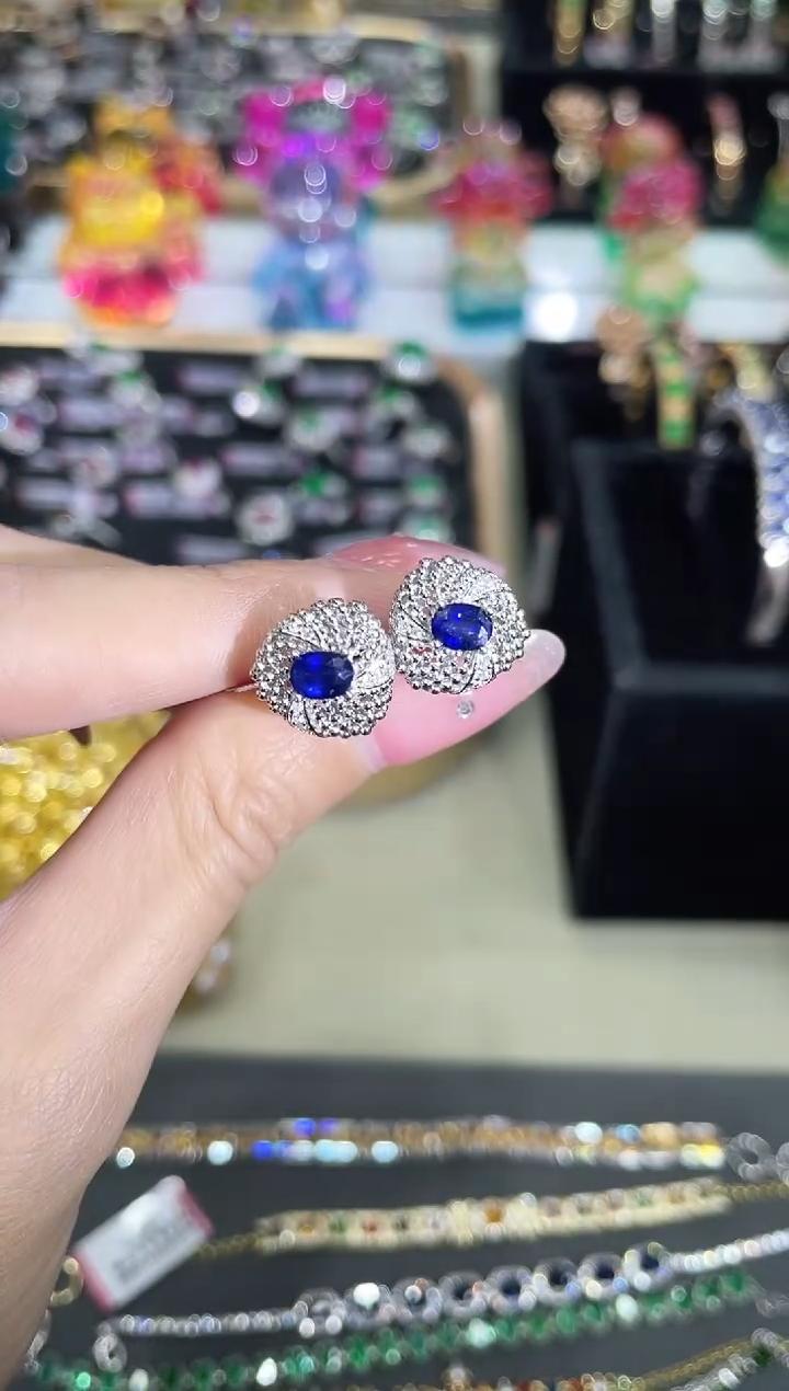 S925银镶嵌蓝宝石耳饰