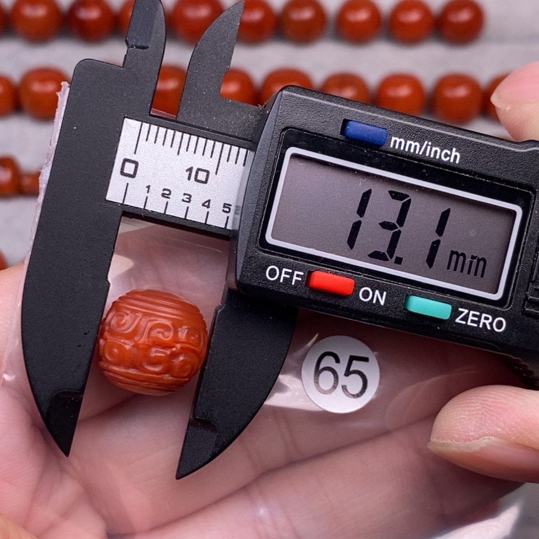 南红玛瑙未镶嵌配饰有瑕疵