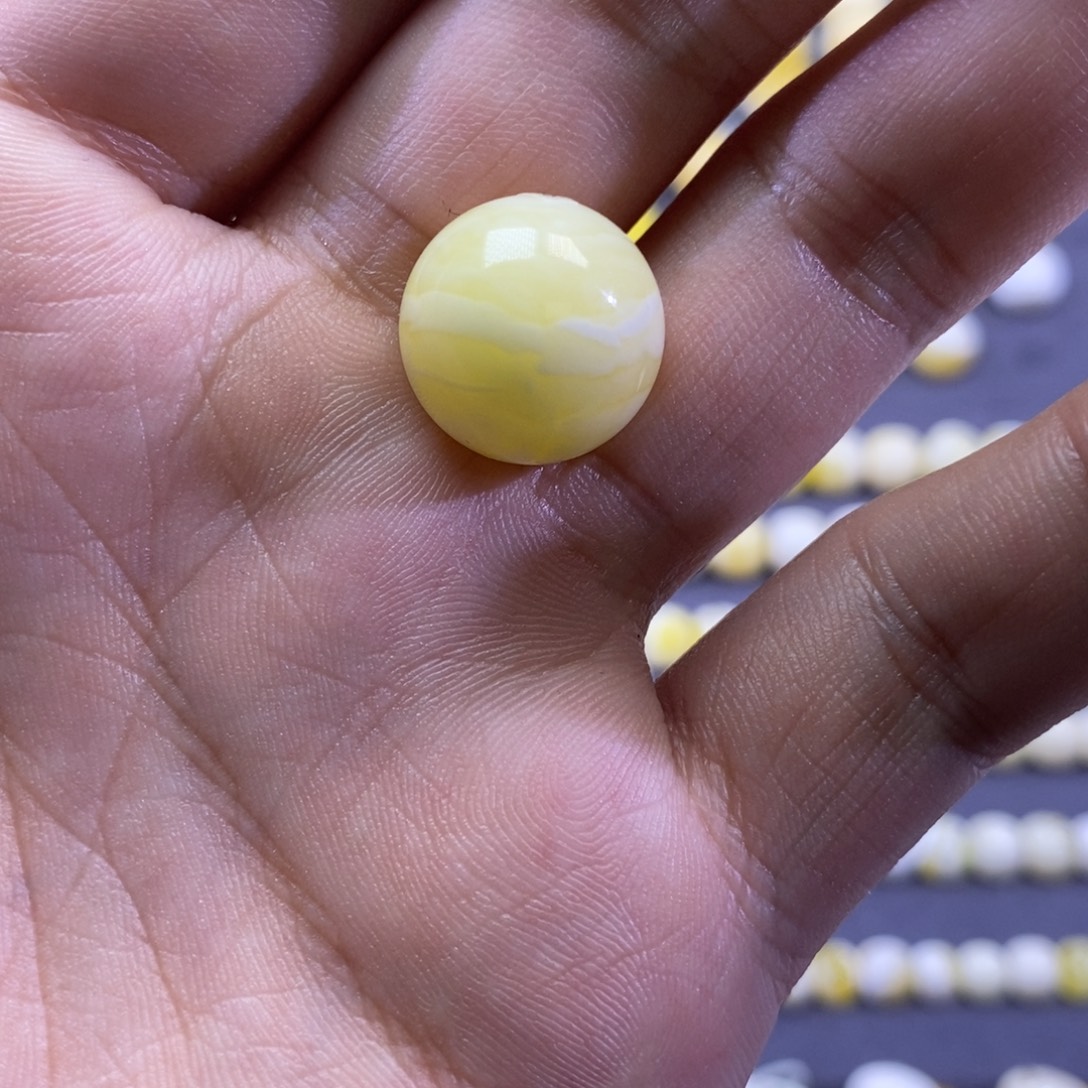 用***3琥珀未镶嵌裸石16.3mm