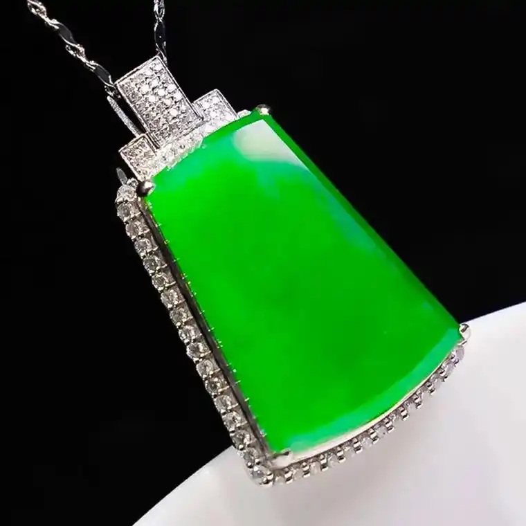 中国好珍宝-天然缅甸翡翠A货18K镶嵌阳绿无事牌吊坠（多样性发货）
