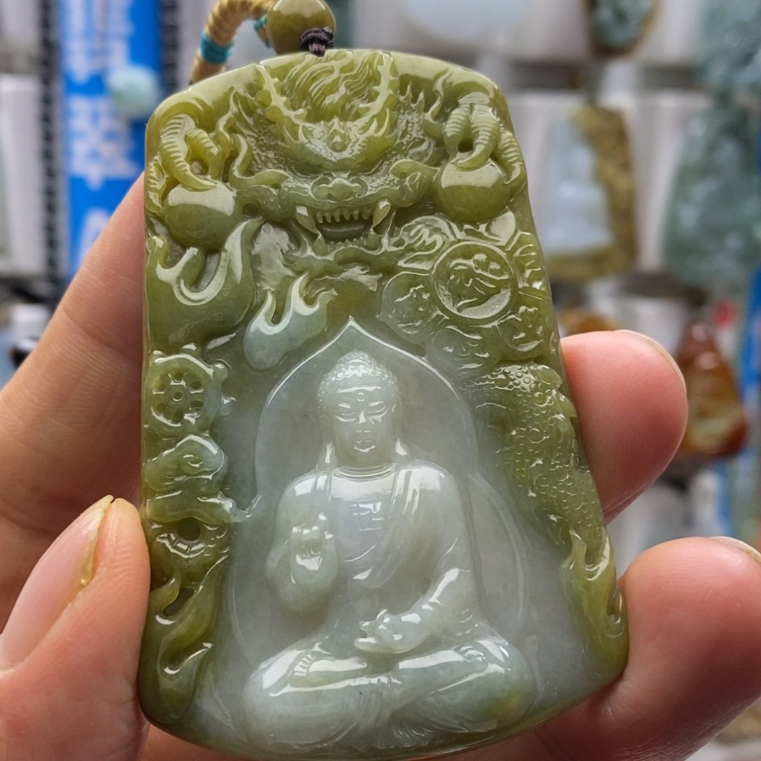 翡翠颈饰未镶嵌佛