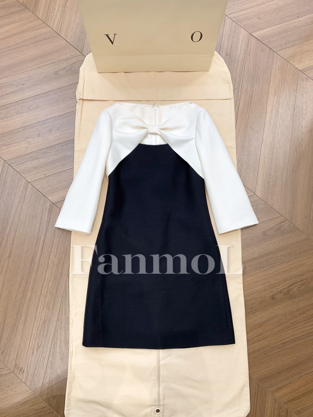 CLASSIEVU~26春夏法式简约小香黑白拼色蝴蝶结领口短款连衣裙