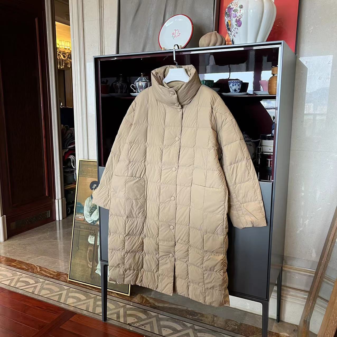 漫颜刘锦纶卡其色鹅绒羽绒服2023秋冬新品立领长袖方格长款外套