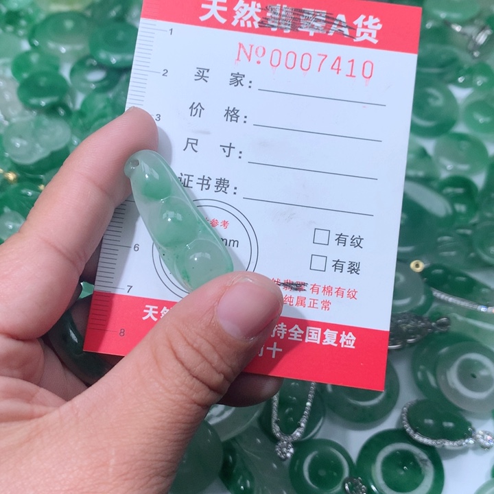 石英质玉颈饰未镶嵌