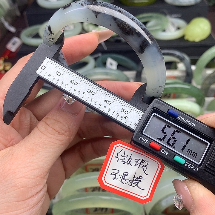 蛇纹石玉手镯未镶嵌314。