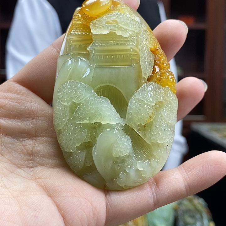 蛇纹石玉未镶嵌颈饰