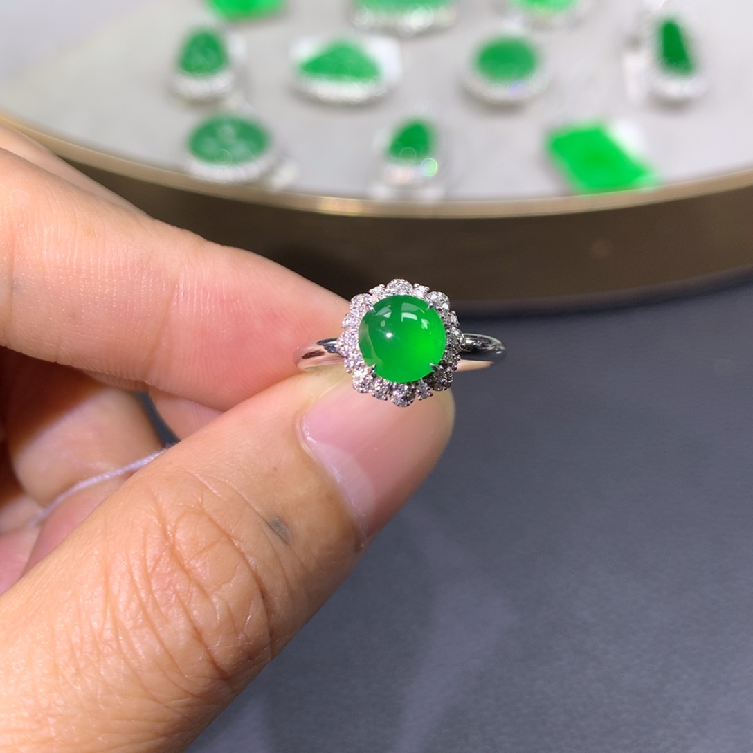 翡翠戒指18K金镶嵌翡翠