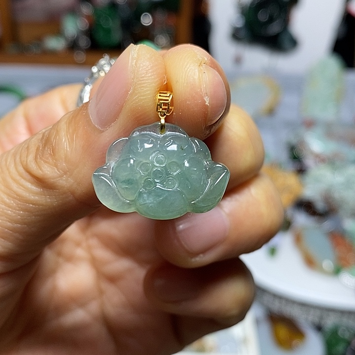翡翠未镶嵌吊坠(赠链)