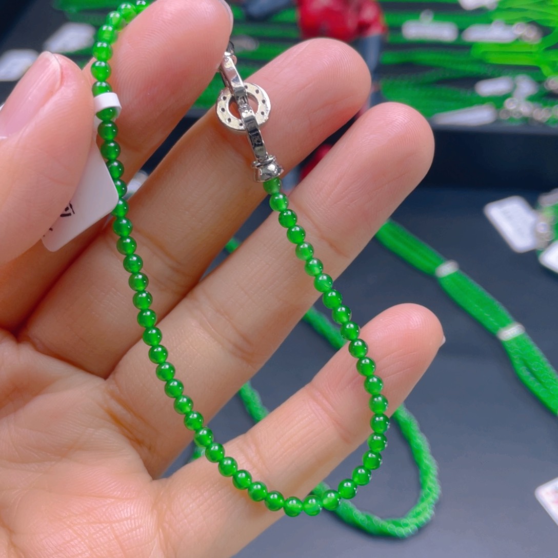 翡翠颈饰未镶嵌，1