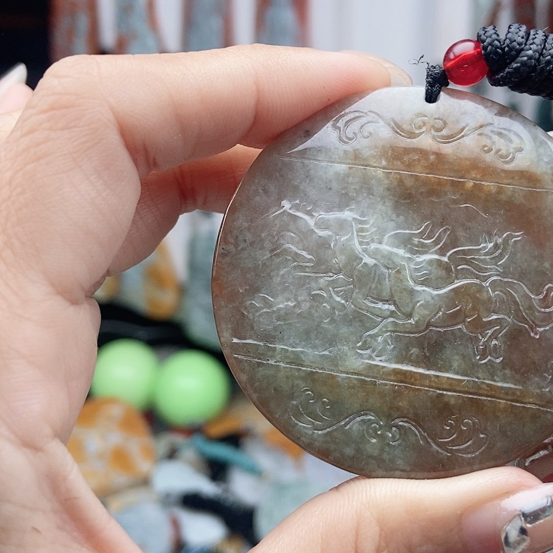 翡翠颈饰未镶嵌翡翠