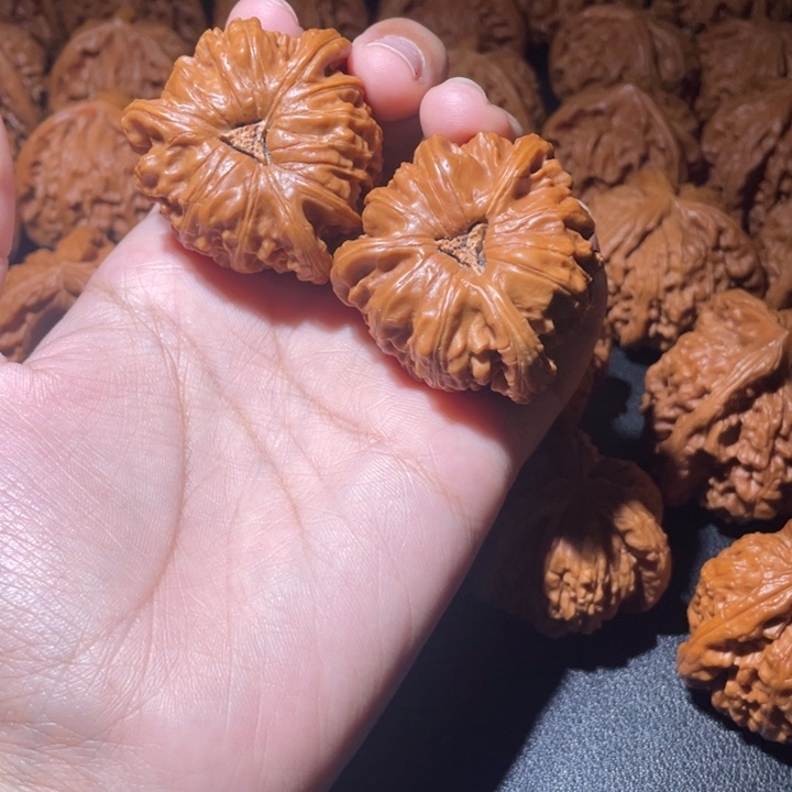 @***@吊坠桃核小妹三棱