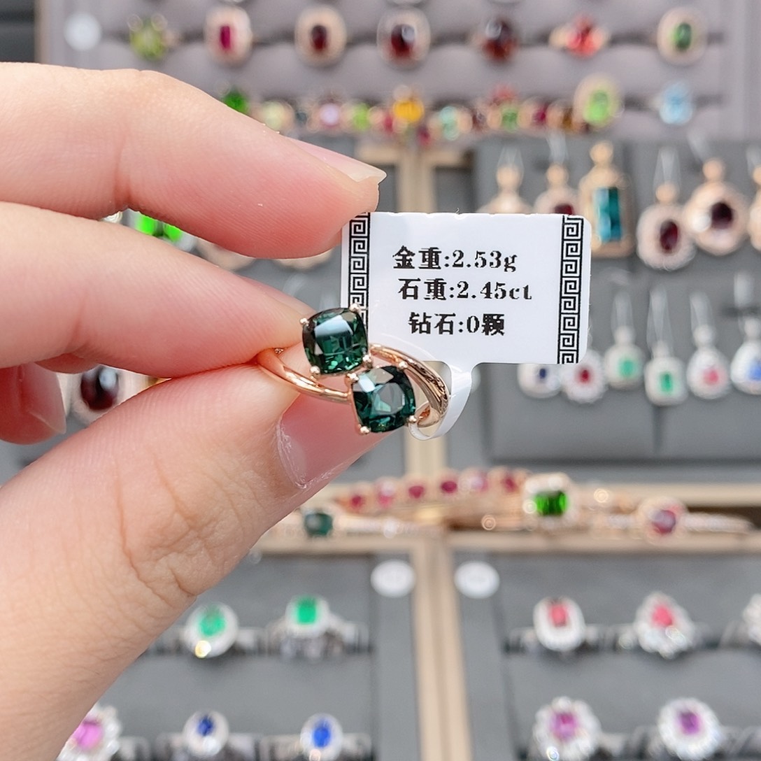 碧玺戒指18K金镶嵌2.45。