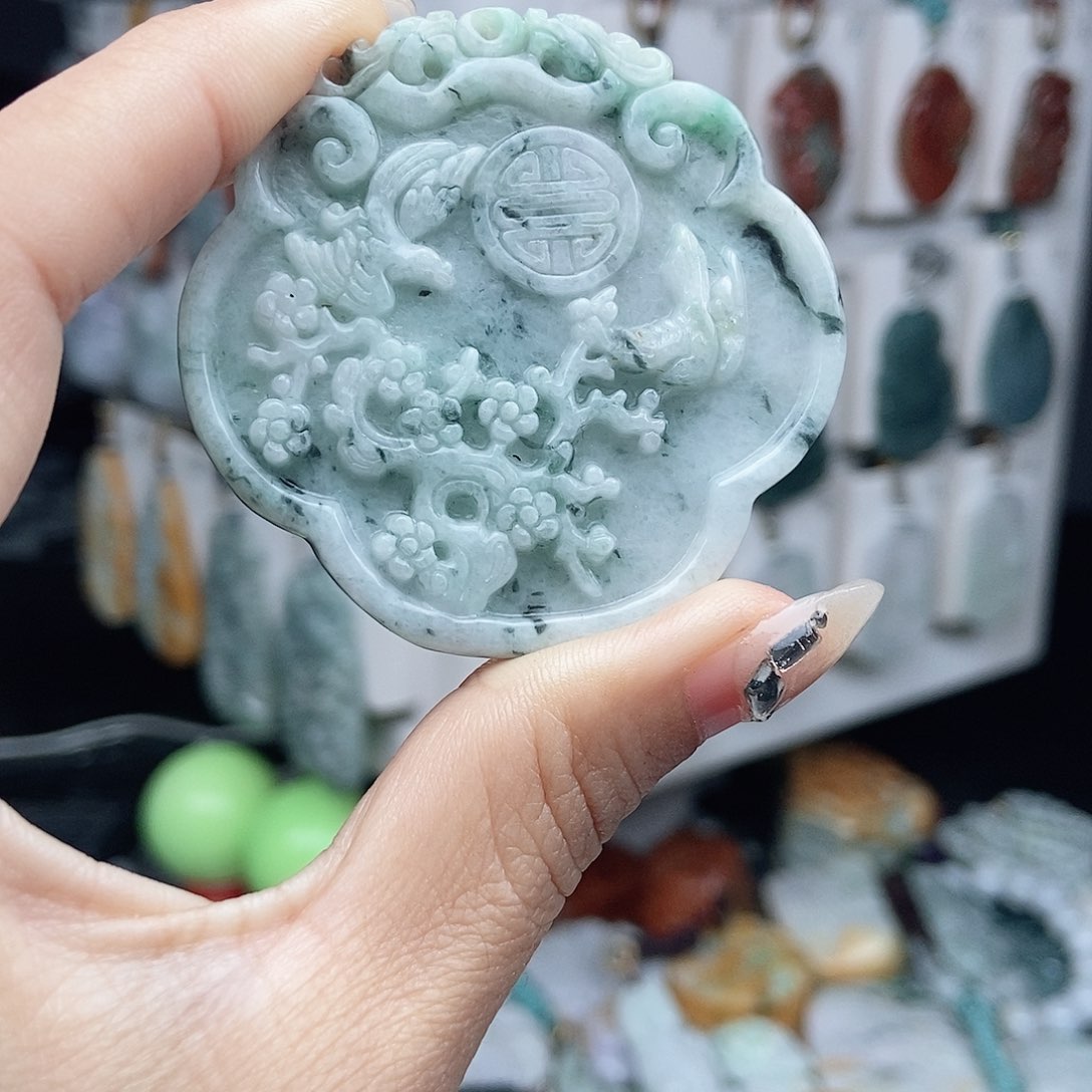 翡翠颈饰未镶嵌翡翠