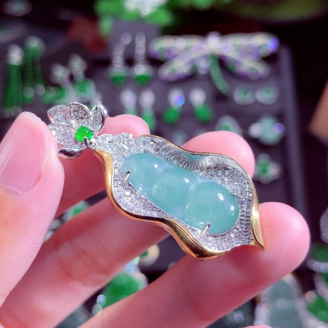 颈饰未镶嵌翡翠天然