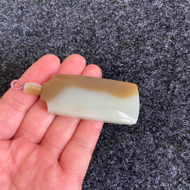 和田玉且末糖平安无事牌糖白分明料子细腻简约时尚大方俏色男士