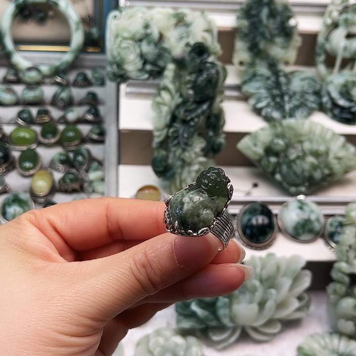 透闪石-蛇纹石玉戒指未镶嵌