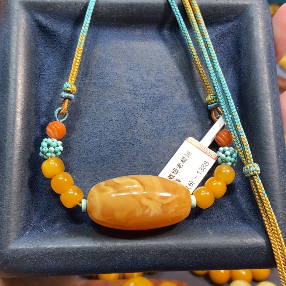 琥珀颈饰未镶嵌蜜蜡