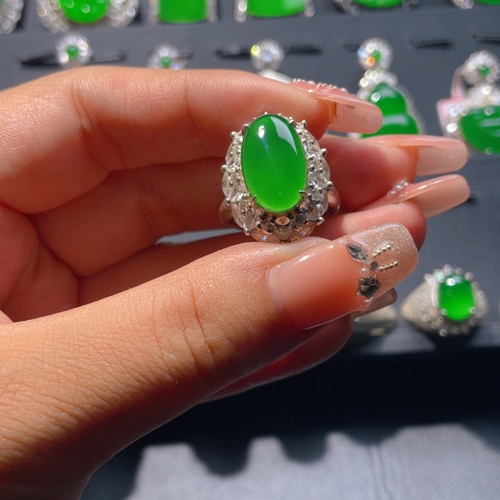 翡翠戒指银S925镶嵌翡翠戒指