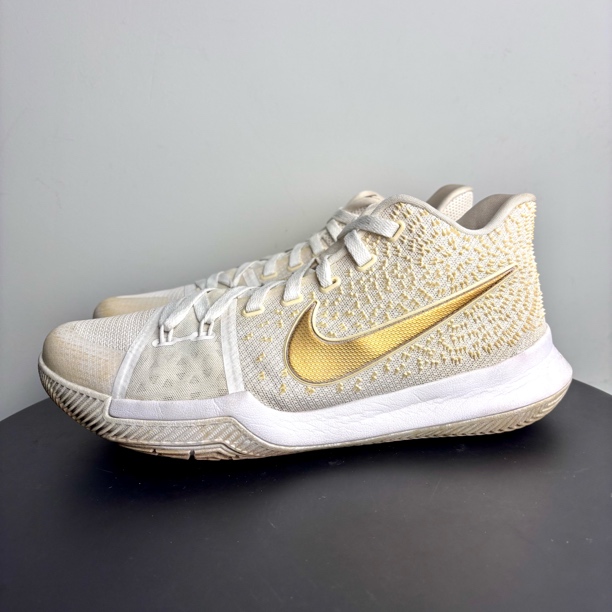 95新 NIKE/耐克 44码 欧文3 白金 正品 中古球鞋（鞋面氧化