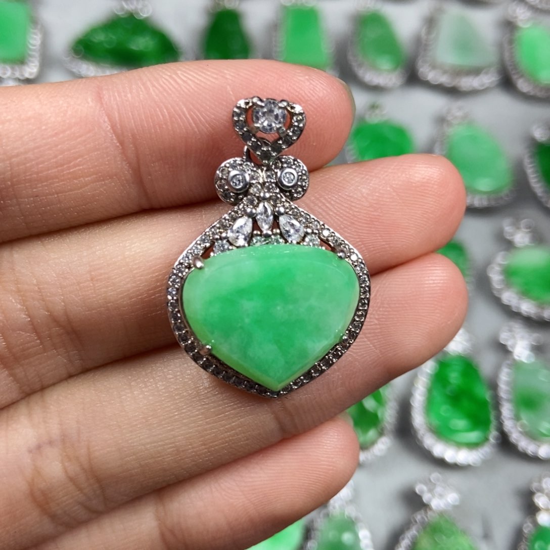 颈饰未镶嵌翡翠爱心