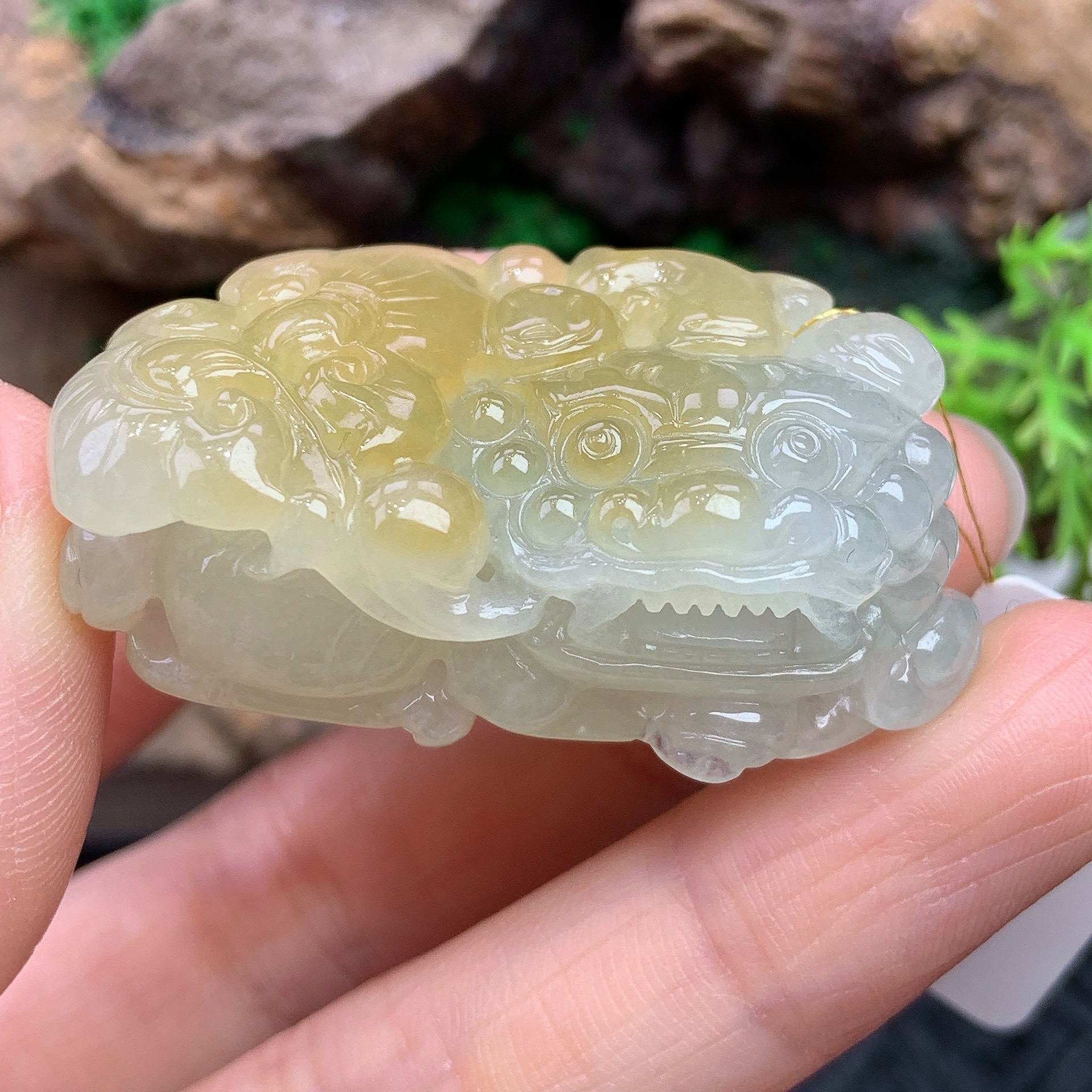 天然缅甸A货翡翠糯冰黄翡霸王貔貅吊坠，尺寸39.9-20.1-15.2mm