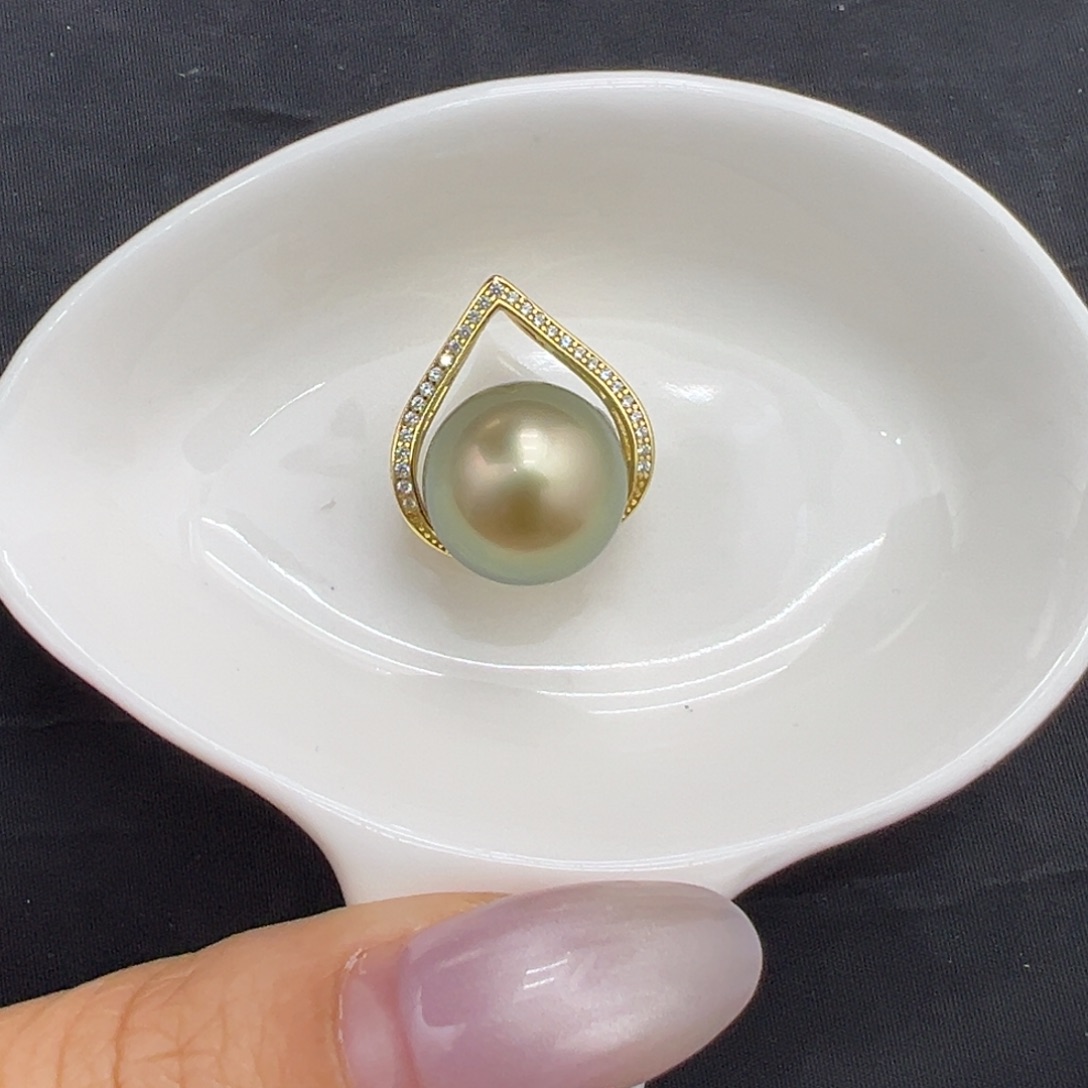 银S925镶嵌13mm大溪地牛油果色吊坠海水珍珠