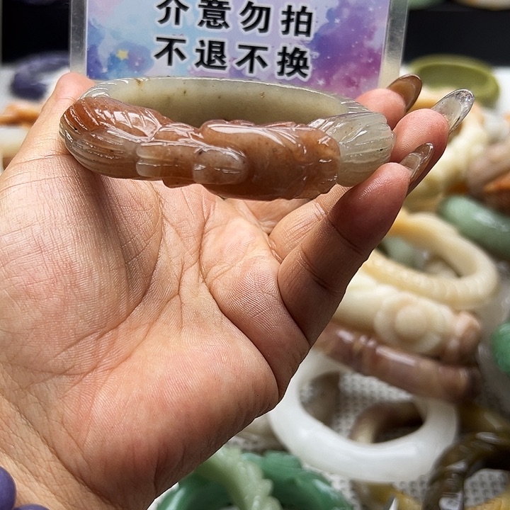 未镶嵌手镯石英岩玉