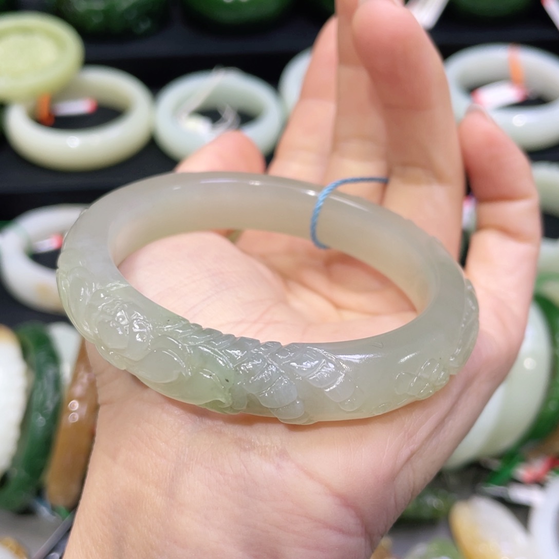 未镶嵌手镯和田玉50