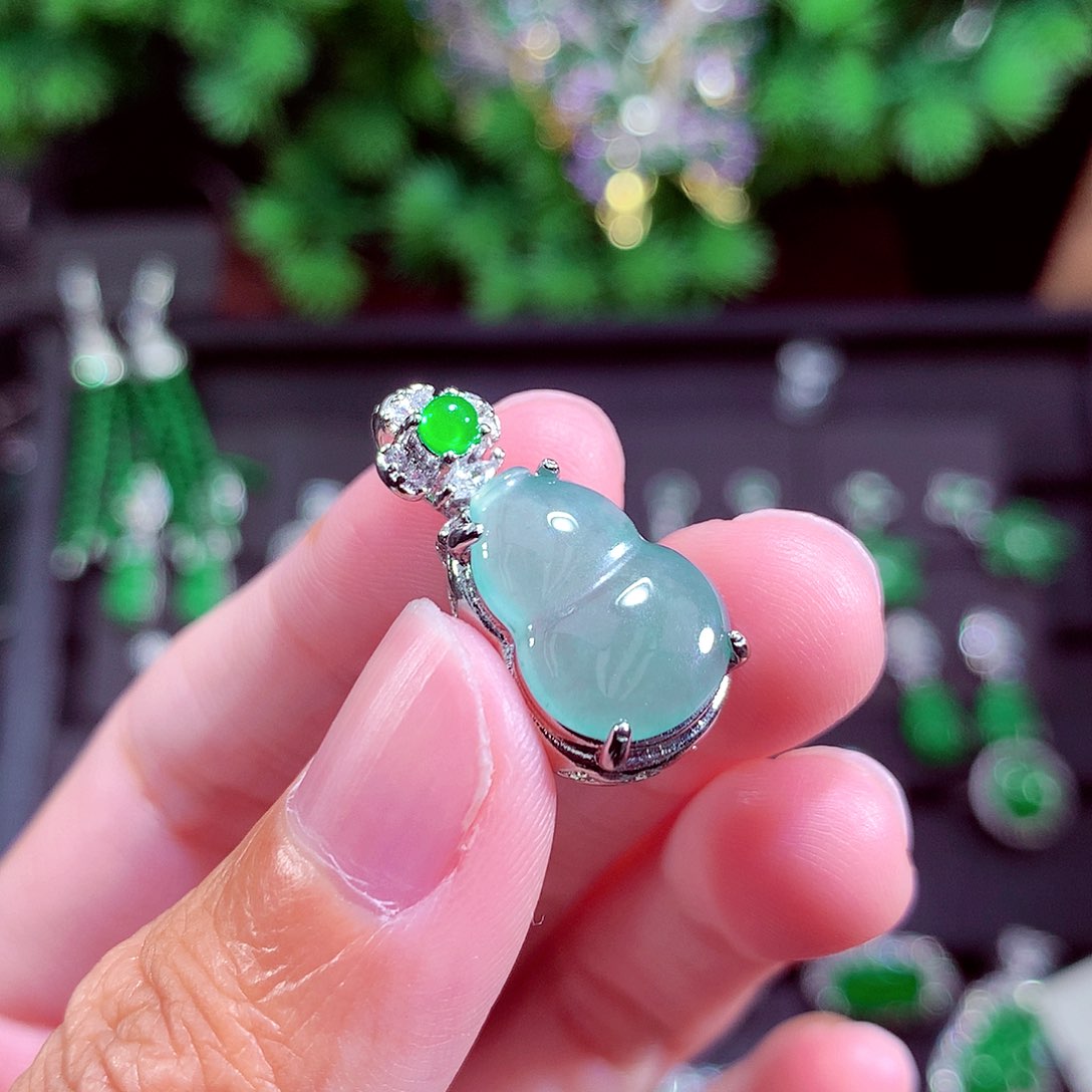 颈饰未镶嵌翡翠天然