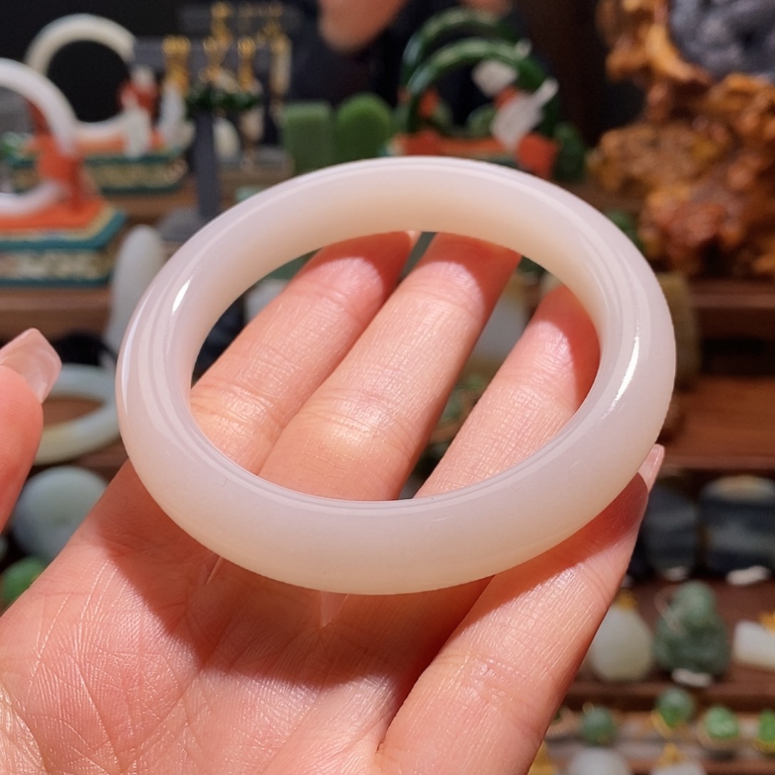 和田玉手镯未镶嵌钱*糖