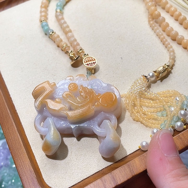 翡翠颈饰未镶嵌翡翠吊坠