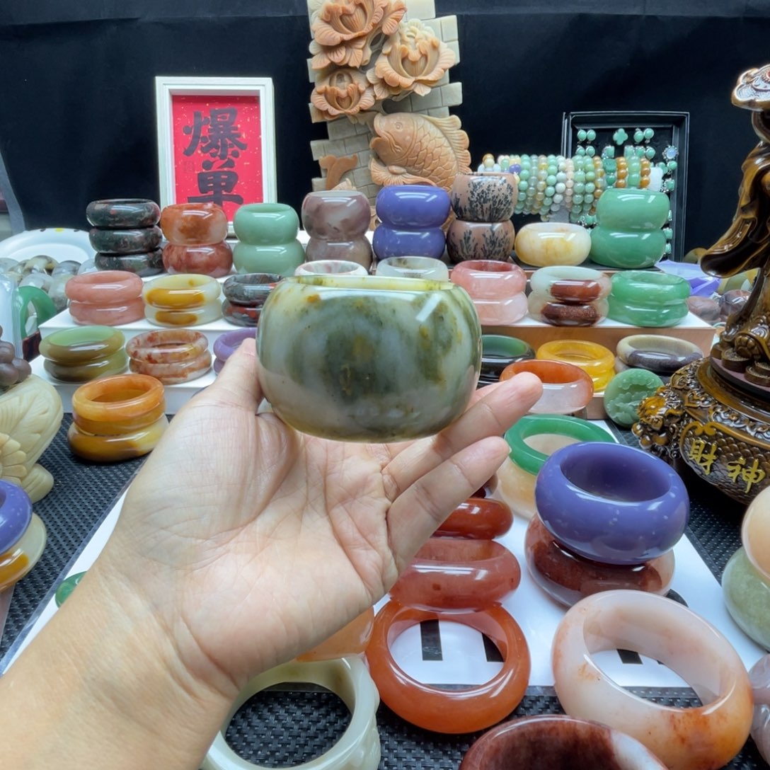 紫***来石英岩玉未镶嵌手镯