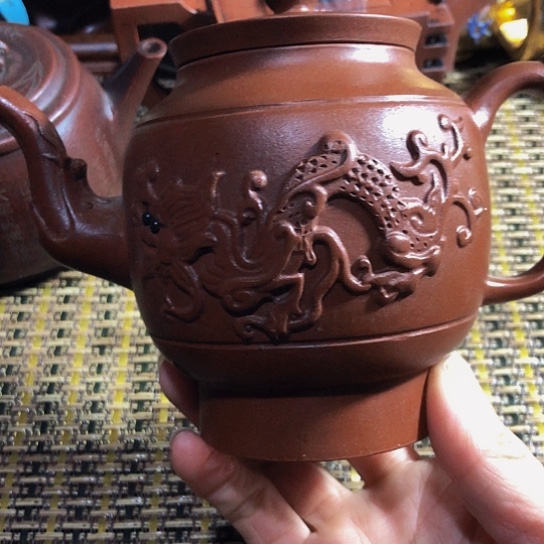 紫砂茶壶原矿泥料手工制作的紫砂壶。