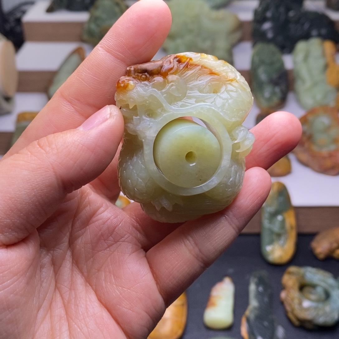 岫岩河磨玉（透闪石质玉）手把未镶嵌?*餮