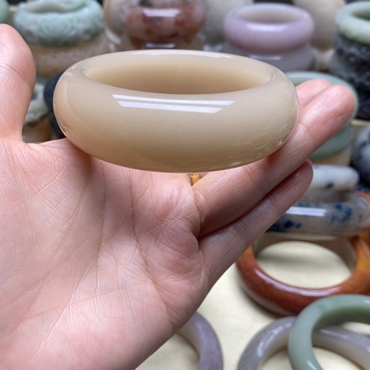 石英岩玉手镯未镶嵌