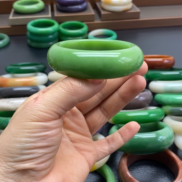 石英质玉手镯未镶嵌施**吖