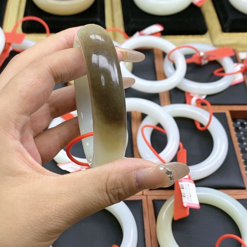 【闪购商品】和田玉手镯未镶嵌