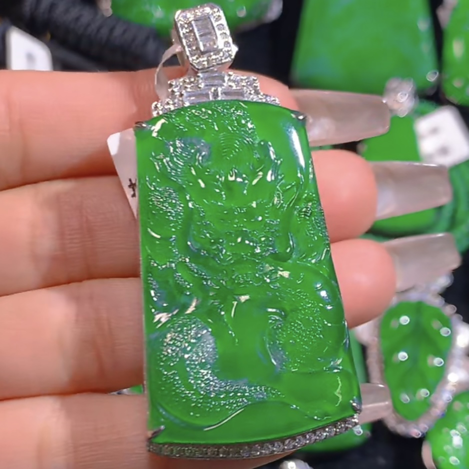 天然翡翠A货吊坠