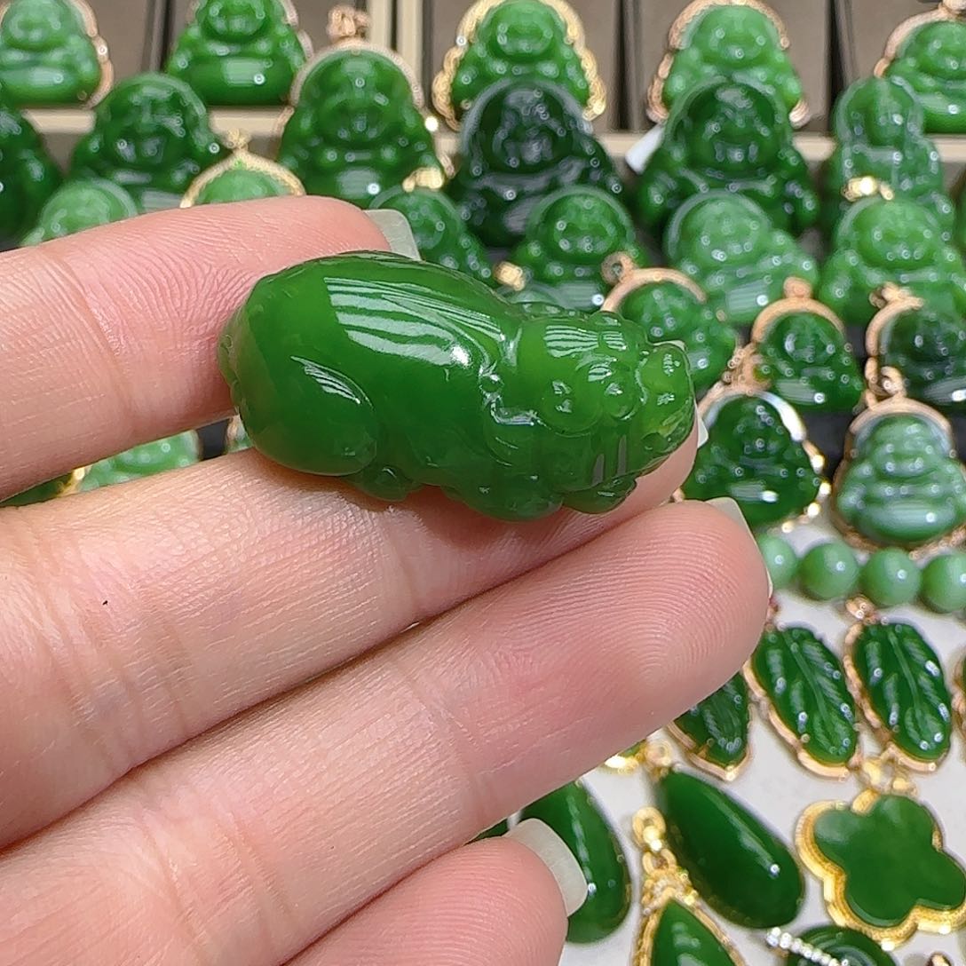 和田玉（碧玉）吊坠(不含链)18K金镶嵌