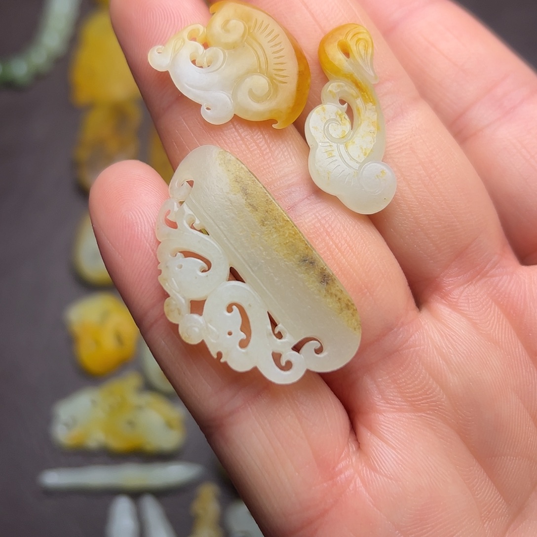 爱***秋和田玉未镶嵌颈饰