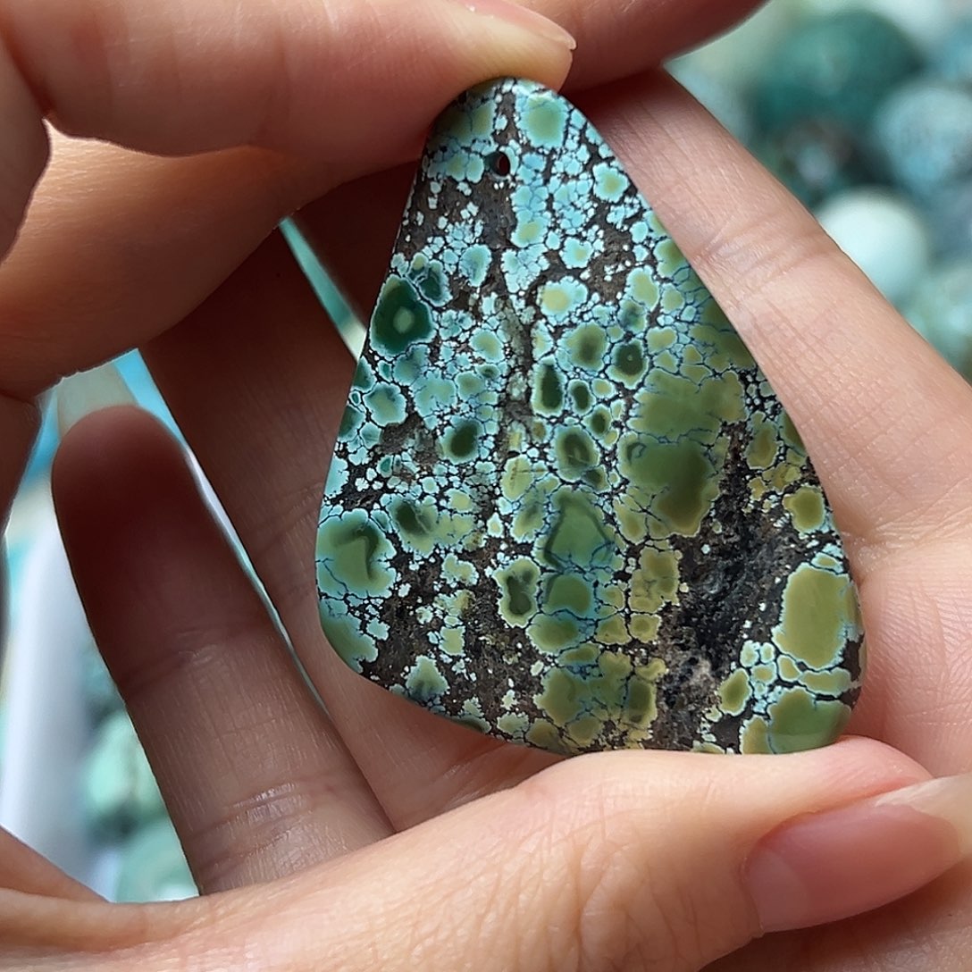 绿松石未镶嵌颈饰