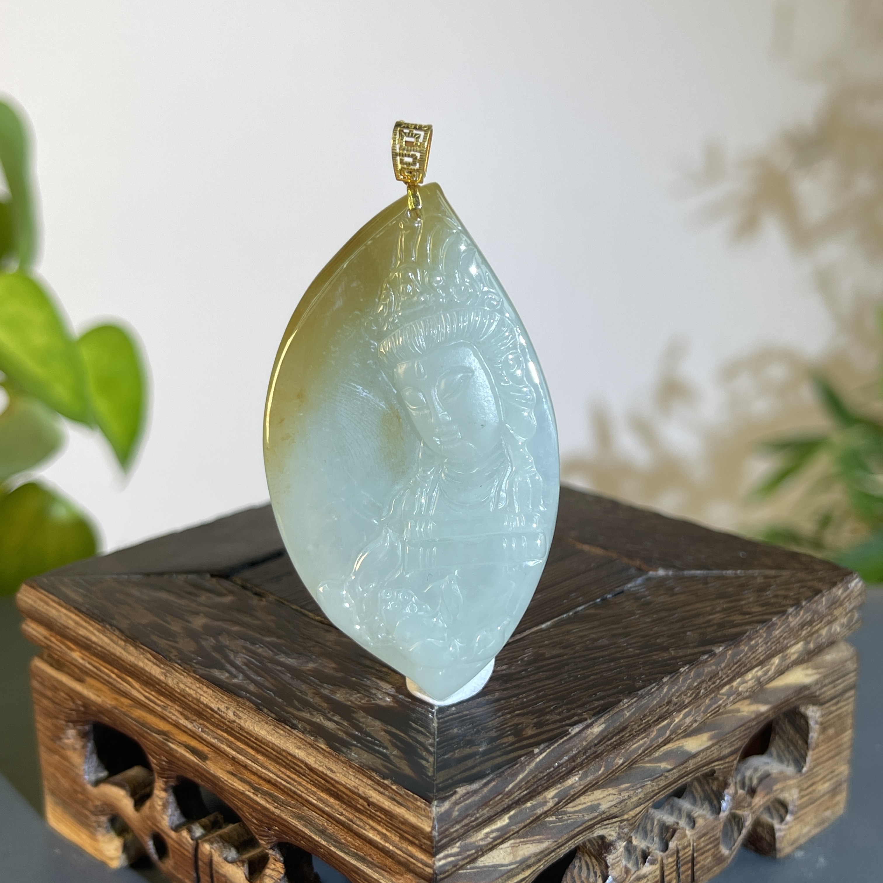 JTB25-94  天然缅甸A货翡翠  18K扣莲花观音