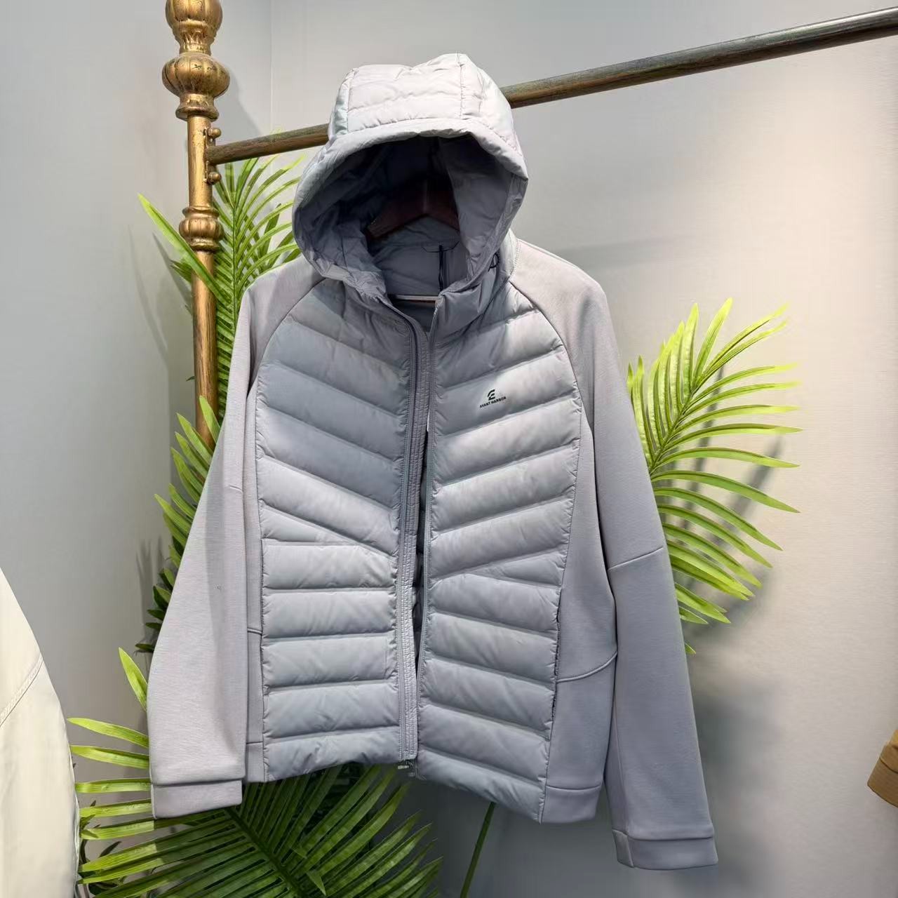 90绒运动简约休闲风连帽轻薄羽绒服蓬松保暖鸭绒服男 H5T0037