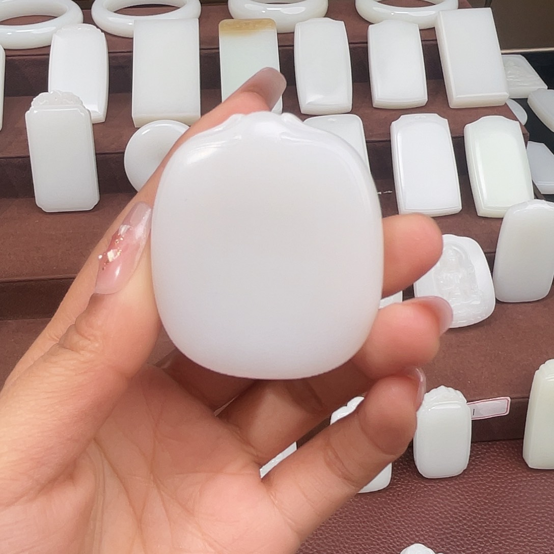 和田玉颈饰未镶嵌桐*宝